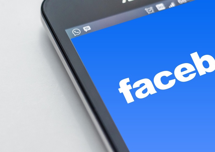 Znacie Fundację SMSz Nieba? Facebook nałożył na nią blokadę za promocję pro-life
