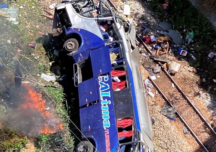  Brazylia: Autobus spadł z wiaduktu. Są zabici i ranni
