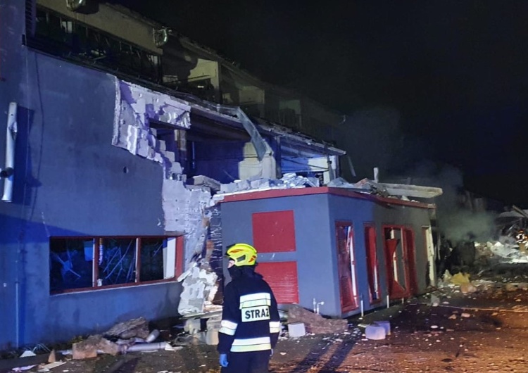 Straż Pożarna w akcji na miejscu wybuchu Eksplozja w polskiej odlewni. Są ranni