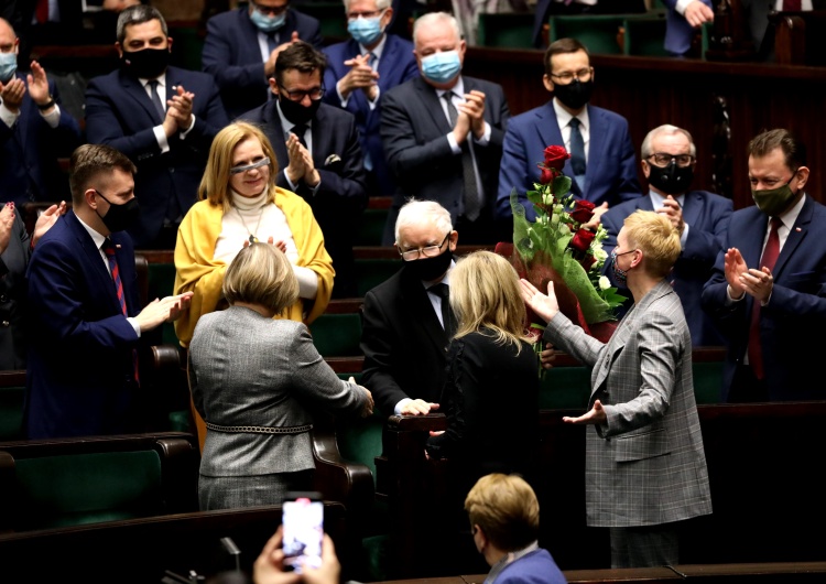 Członkowie rządu zaszczepieni poza kolejnością? Jest odpowiedź kancelarii premiera