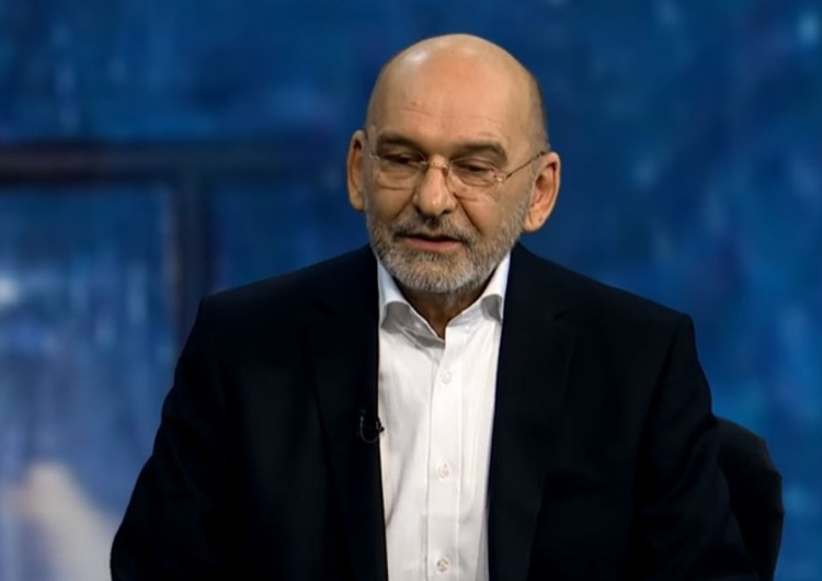 Znany aktor przestał zarabiać przez pandemię i nie ma za co pochować mamy. Błaga o pomoc