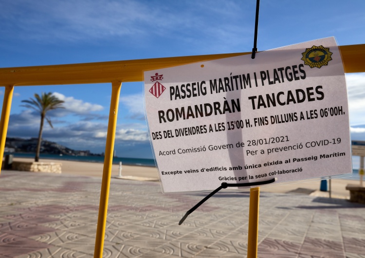 Beaches closed in Cullera Hiszpania: Władze Walencji nakazały otoczenie kordonem sanitarnym 16 miast regionu