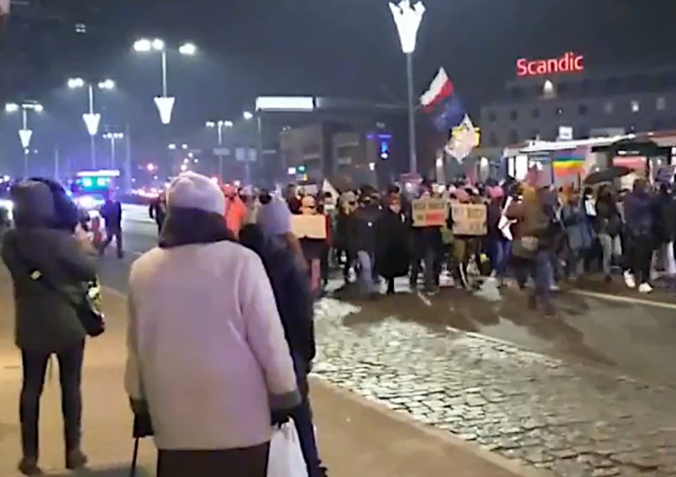Strajk Kobiet, Gdańsk [video] Żenująca porażka frekwencyjna Strajku Kobiet w Gdańsku