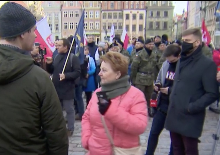  Poznań: Trwa marsz przeciwników obostrzeń. Żądają dymisji rządu