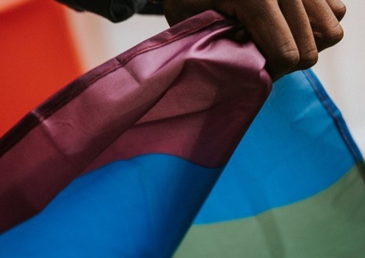 flaga LGBT Wykładowca Uniwersytetu Gregoriańskiego w Rzymie: Mamy do czynienia z homo-herezją i praktyczną schizmą