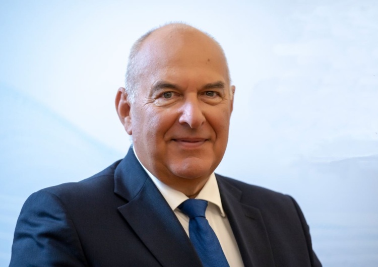 Minister Finansów: Ważne, byśmy nie obcinali teraz pieniędzy na programy społeczne
