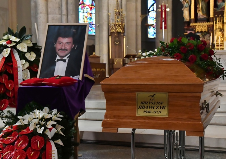 Ostatnie pożegnanie. Rozpoczęły się uroczystości pogrzebowe Krzysztofa Krawczyka