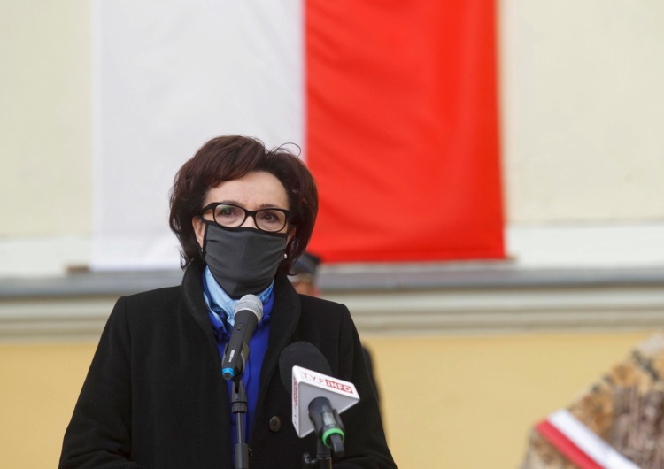 Elżbieta Witek na odsłonięciu pomnika w hołdzie gminnym strażakom Państwowej Straży Pożarnej i Ochotniczych Straży Pożarnych Marszałek Sejmu: orzeczenie ETPCz jest bezprawną ingerencją w suwerenność Państwa Polskiego