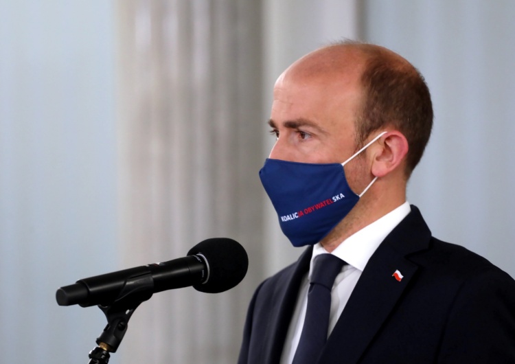 Budka zapytany o katastrofalny wynik KO w ostatnim sondażu. „KO ma własne badania, korzystniejsze”