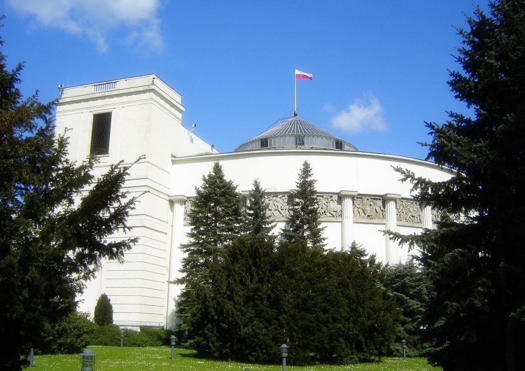 budynek parlamentu Wniosek nad odwołaniem Terleckiego już w czerwcu. Wniosek nad immunitetem Grodzkiego nie wiadomo kiedy