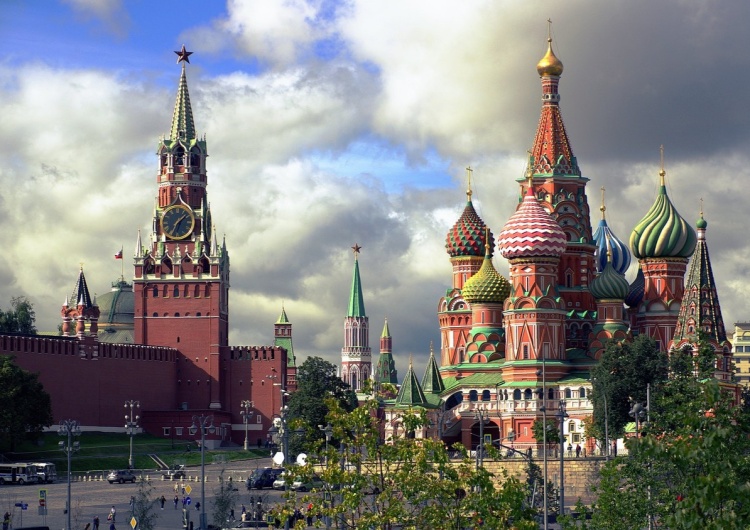 Kreml W Moskwie na Placu Czerwonym rozdają samochody? To nie Radio Erewań, to loteria szczepionkowa