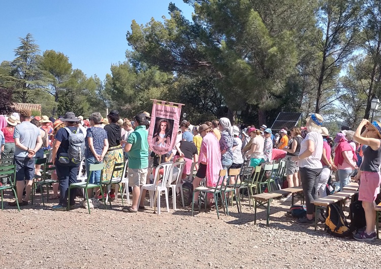 Monseigneur Rey: « Chères pélerines, soyez des gardiennes de l’invisible » !