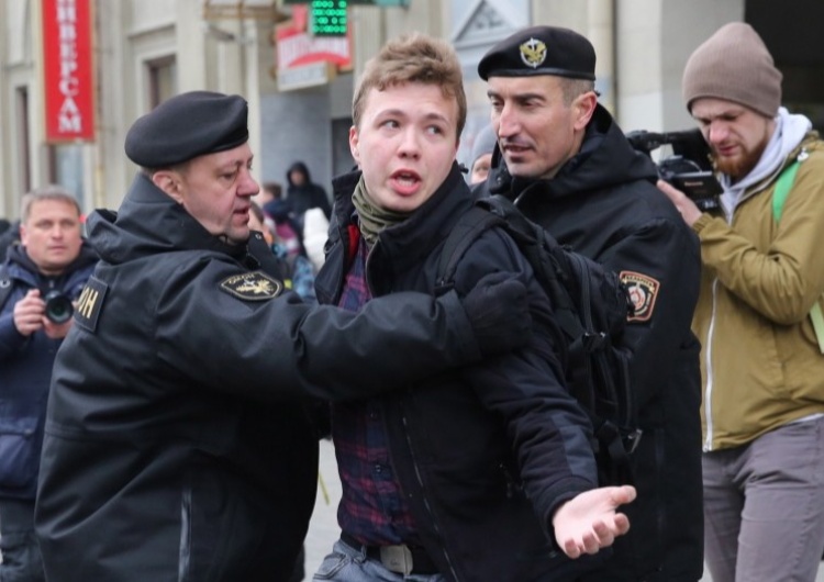 Białoruski opozycjonista Raman Pratasiewicz BBC News: Pratasiewicz i Sapiega przeniesieni do aresztu domowego