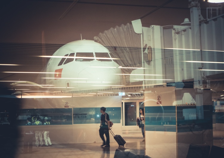 Lotnisko, zdjęcie ilustracyjne Awantura na lotnisku. Ambasador nie chciał założyć maseczki, interweniowała policja