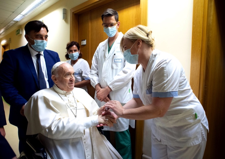 Papież Franciszek opuścił klinikę Gemeli. Nowe informacje o stanie zdrowia Ojca Świętego