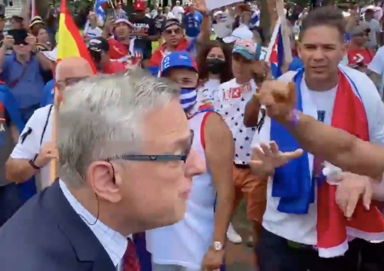  Korespondent TVN został przegoniony z demonstracji Kubańczyków. Teraz zabiera głos [WIDEO]