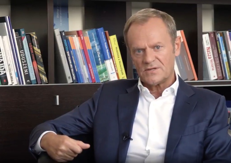 Były premier, p.o. przewodniczącego Platformy Obywatelskiej Donald Tusk Dziennikarze odpowiadają na oświadczenie Tuska.