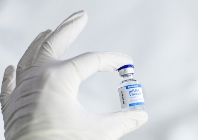 Szczepienie przeciwko koronawirusowi, zdjęcie ilustracyjne / pixabay.com/spencerbdavis1 Ile osób otrzymało już dwie dawki szczepionki? Nowe dane
