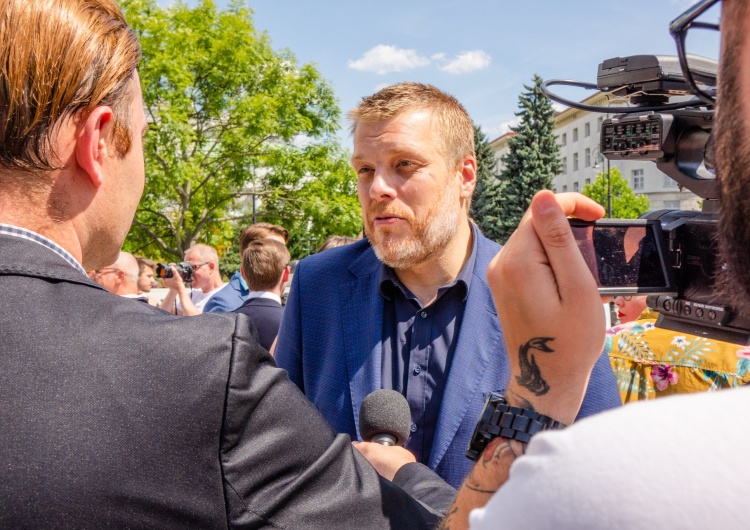 Jeden z liderów Lewicy Adrian Zandberg Zandberg: Ile jest wart Gowin, zobaczymy po dzisiejszych głosowaniach