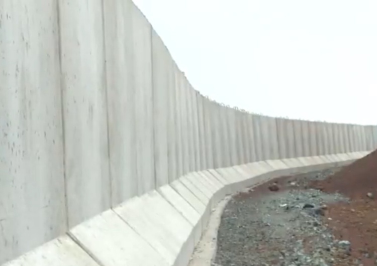  [WIDEO] Turcja buduje mur na granicy z Iranem, aby zapobiec napływowi uchodźców