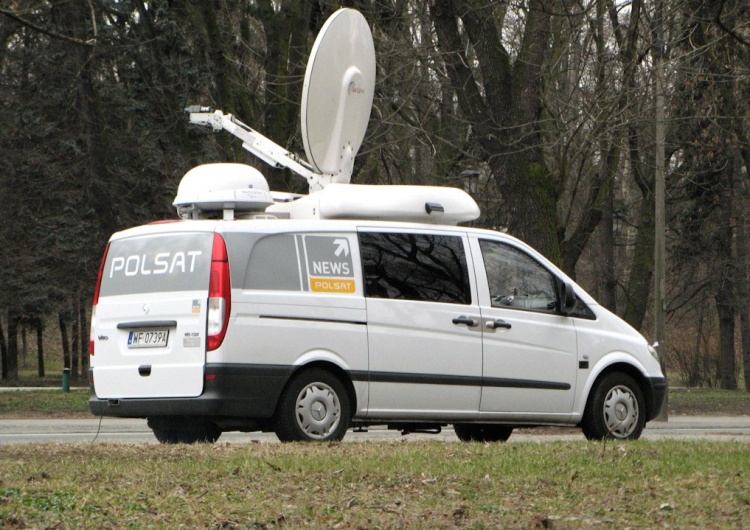 wóz satelitarny Polsat News Ktoś zapomniał się przelogować? Profil Polsatu News polubił tweet Jachiry o Żydach