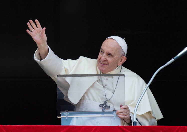 Papież Franciszek Papież wysłał pieniądze ofiarom tragedii na Haiti,  w Wietnamie i Bangladeszu