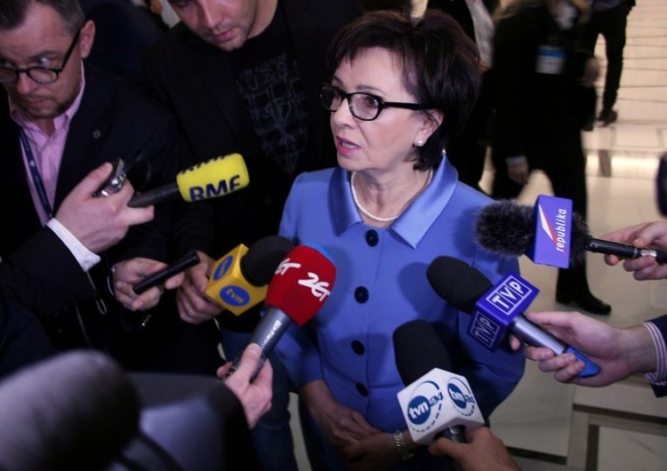 Marszałek Sejmu Elżbieta Witek Opozycja walczy o odwołanie Witek.