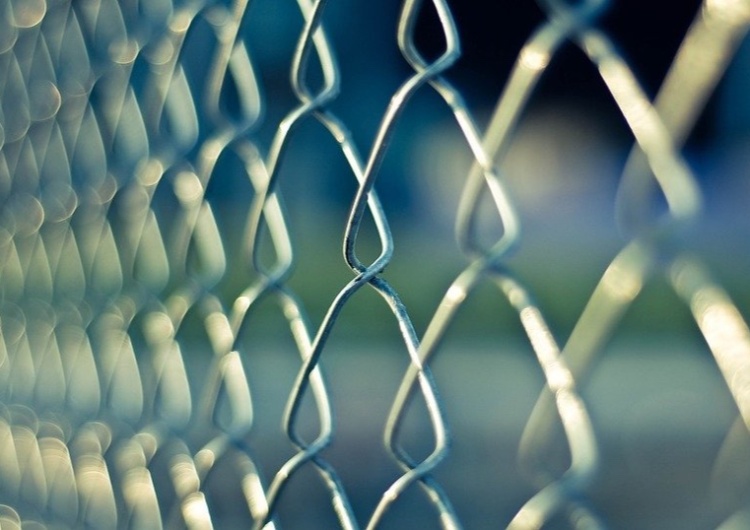  Prawy Sierpowy: Jak zrobić więzienie z całego kraju