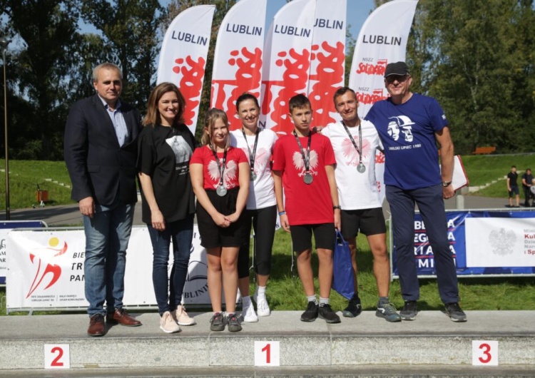 Uczniowie uczcili pamięć ofiar komunizmu