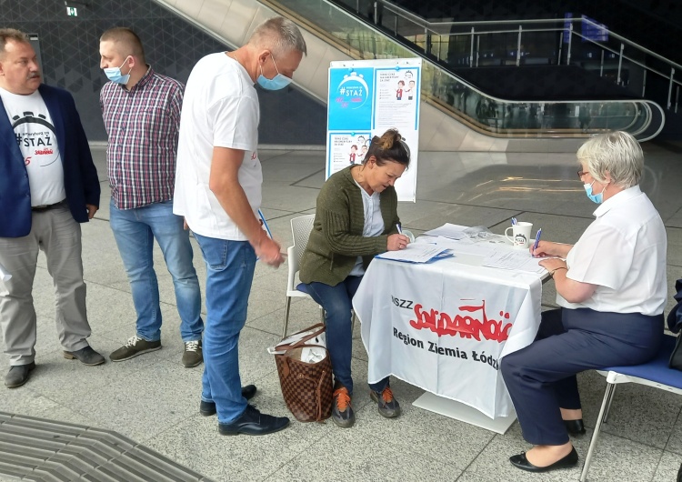 Na łódzkich dworcach zbierano podpisy pod emerytury stażowe