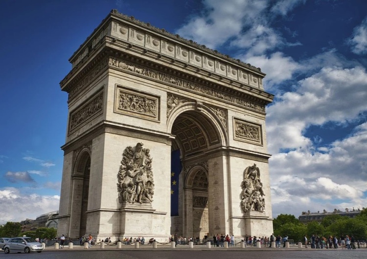 Łuk Triumfalny w Paryżu Narasta konflikt. Francja odwołała 