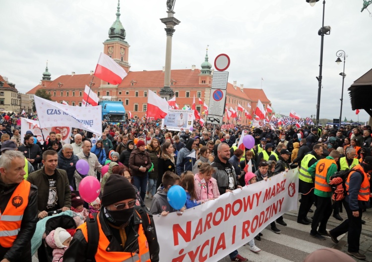 WARSZAWA MARSZ DLA ŻYCIA I RODZINY [Nasz Patronat] Ulicami Warszawy przeszedł XVI Narodowy Marsz Życia i Rodziny