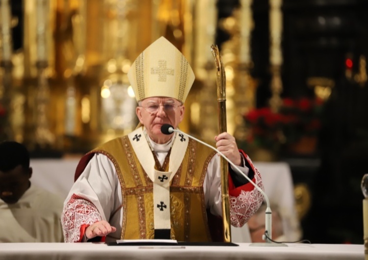 abp Marek Jędraszewski  Abp Jędraszewski: Ma miejsce coś takiego, jak „piłowanie katolików”