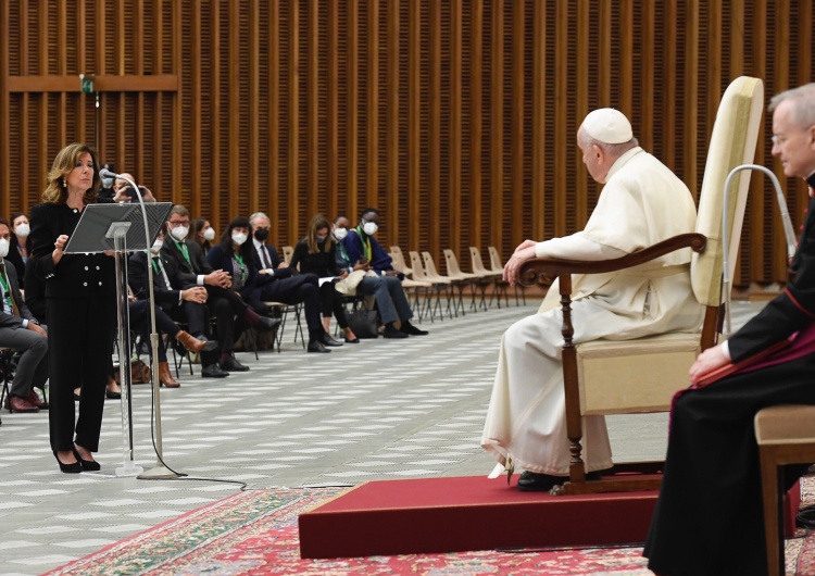 Papież Franciszek udzielił audiencji uczestnikom konferencji klimatycznej Posłanka KO dała papieżowi list i zdjęcia dzieci migrantów na polsko-białoruskiej granicy