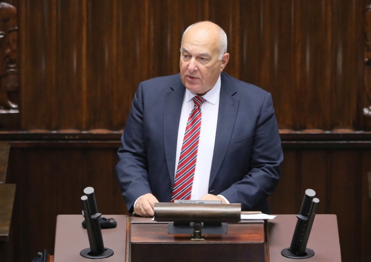Szef MF w Sejmie o budżecie 2022 r.: Deficyt będzie niższy niż 3 proc. PKB