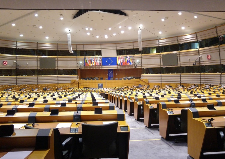 Parlament Europejski Pięć frakcji w PE chce wstrzymania zatwierdzenia polskiego KPO