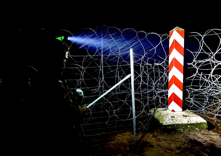 granica polsko - białoruska Rosyjskie media: Łukaszenka dał migrantom trzy dni na przedarcie się przez polską granicę