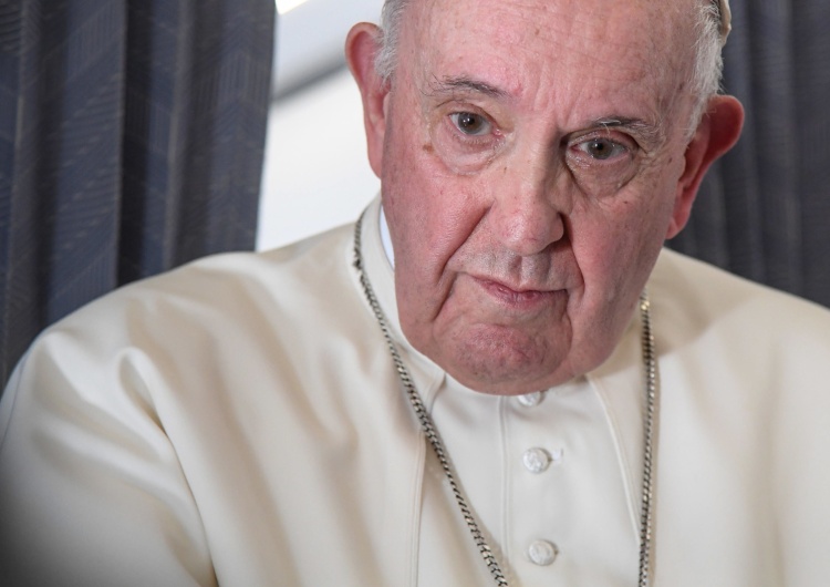 Papież Franciszek Papież: UE powinna wypracować wspólną politykę wobec migrantów