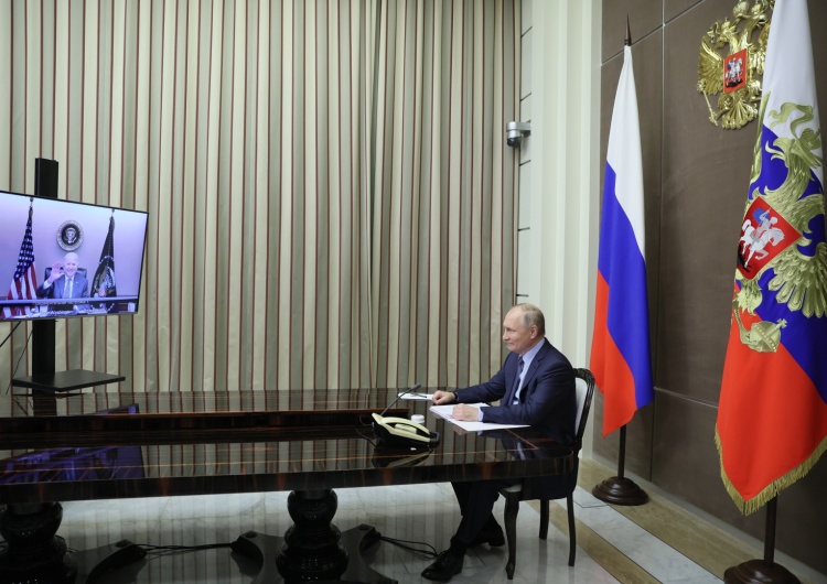 Władimir Putin podczas wirtualnego spotkania z Joe Bidenem [Tylko u nas] Dr Rafał Brzeski: Po spotkaniu Biden–Putin. Przecieki. Możliwość „atomowych sankcji”