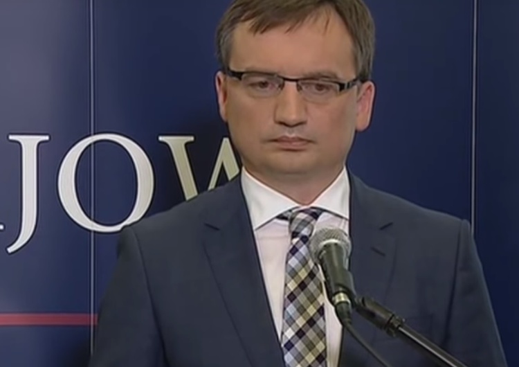 Kilkaset tysięcy złotych za zniszczenie Zbigniewa Ziobry