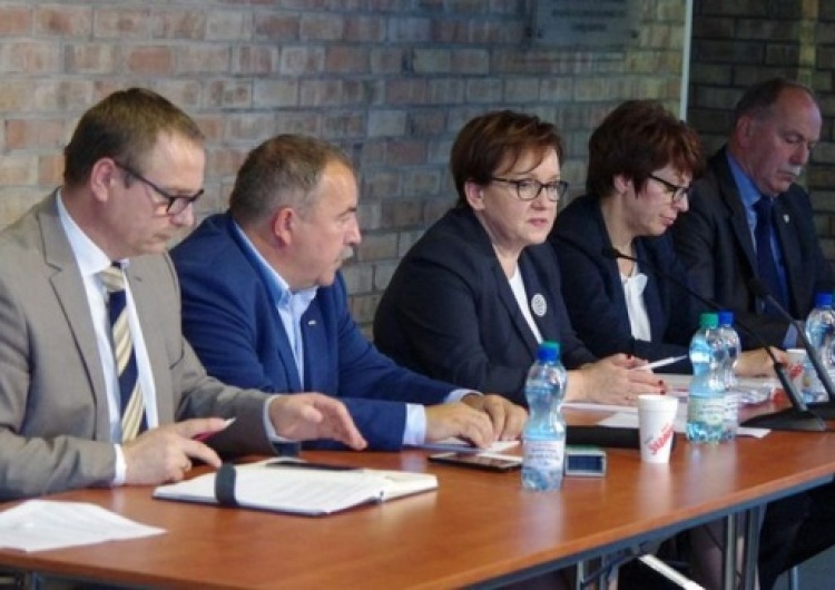 Pracownicy oświaty czekają na podwyżki