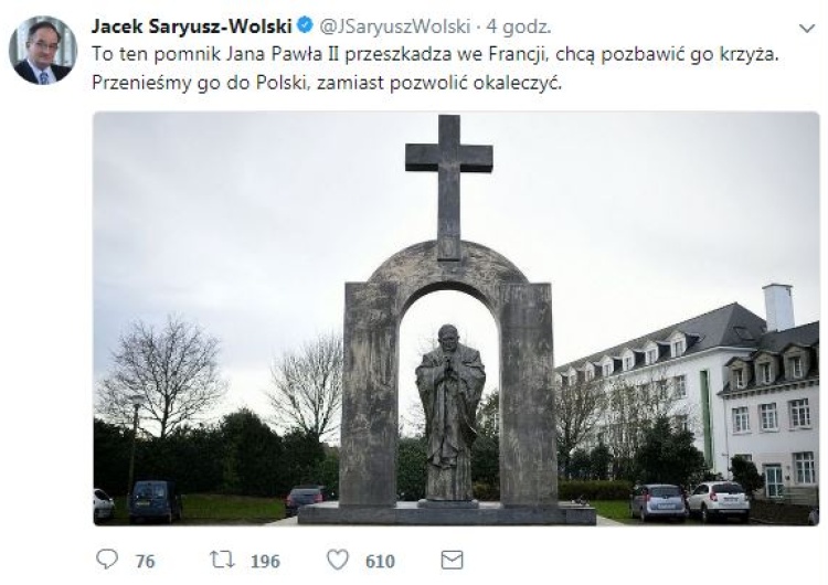  Usunięcie krzyża z pomnika JPII jednym z najliczniej komentowanych tematów w sieci. Co pisali internauci?
