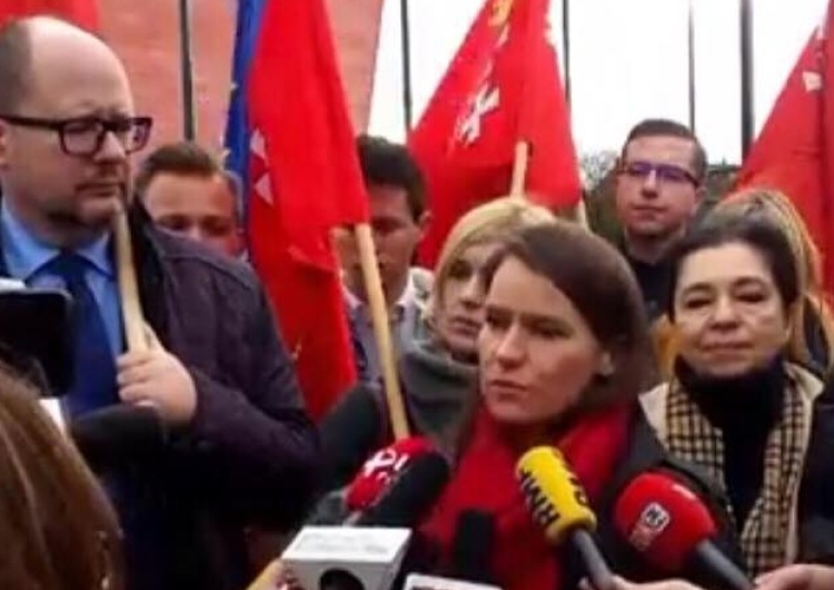  [video] PO próbuje konfliktować Gdańsk z władzą? Prezydent Adamowicz domaga się flag Gdańska
