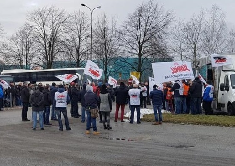 Związki w Comau Poland podpisały porozumienie z pracodawcą w/s zwalnianych pracowników