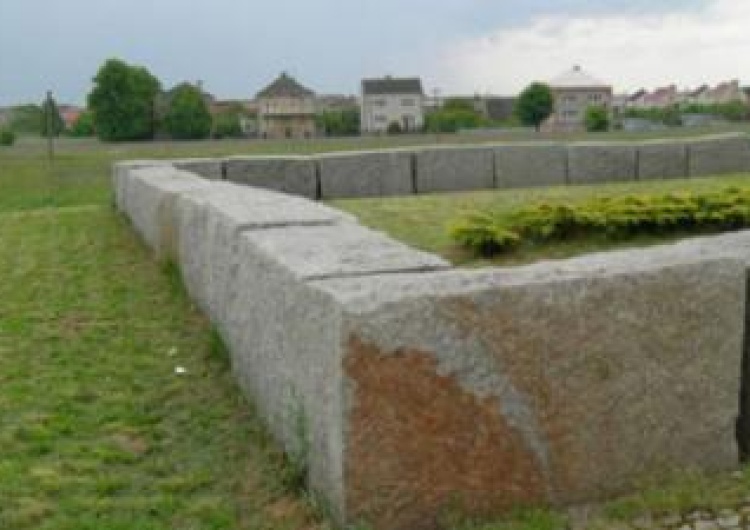  1155 osób podpisało już petycję o wznowienie ekshumacji w Jedwabnem
