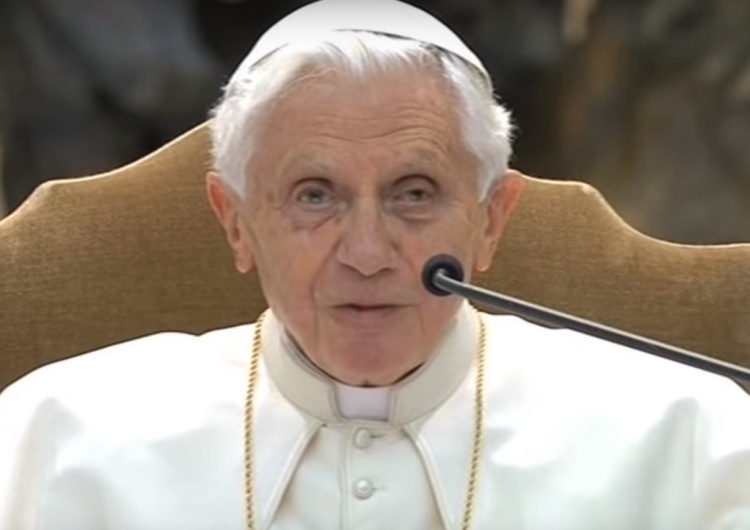  Benedykt XVI cierpi na paraliż