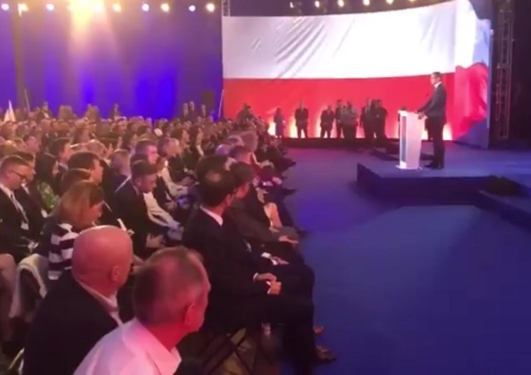 Konwencja PiS - Polska Jest Jedna. Premier: Będzie opodatkowanie hipermarketów i mniejszy ZUS dla firm