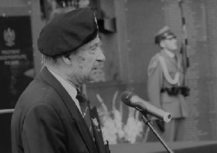 Gen. Ścibor-Rylski spocznie dziś na Starych Powązkach. Ceremoniał rozpoczęła Msza św. pogrzebowa