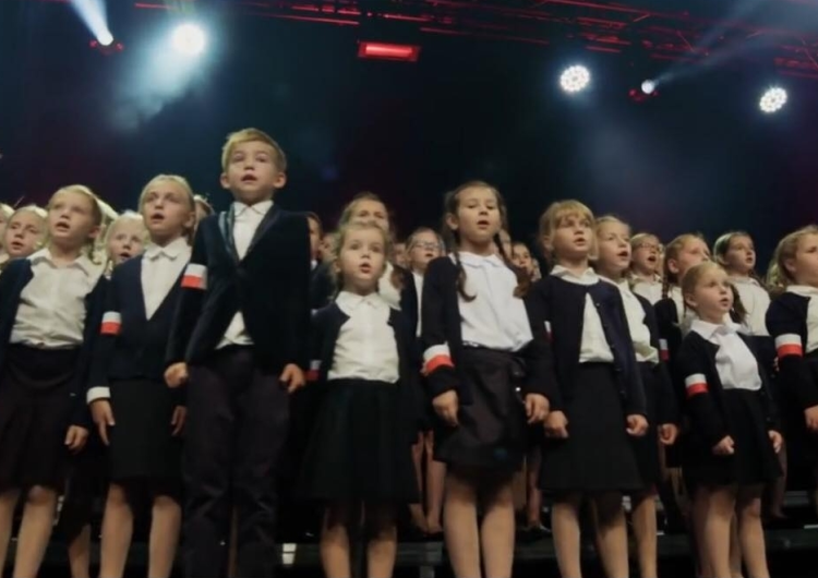  [video] Wzruszające. Dzieci z Małej Armii Janosika na 100-lecie Niepodległej