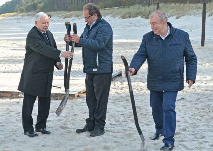  Dobry znak? Morze oddało słupek, który Jarosław Kaczyński wkopał na Mierzei Wiślanej